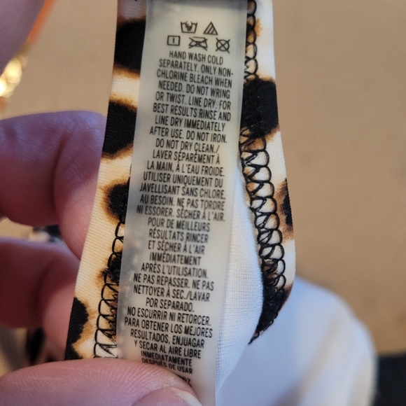 PINK Victoria's Secret Leopard Animal Print Bandeu Bathing Suit Top Size Small - Picture 8 of 8